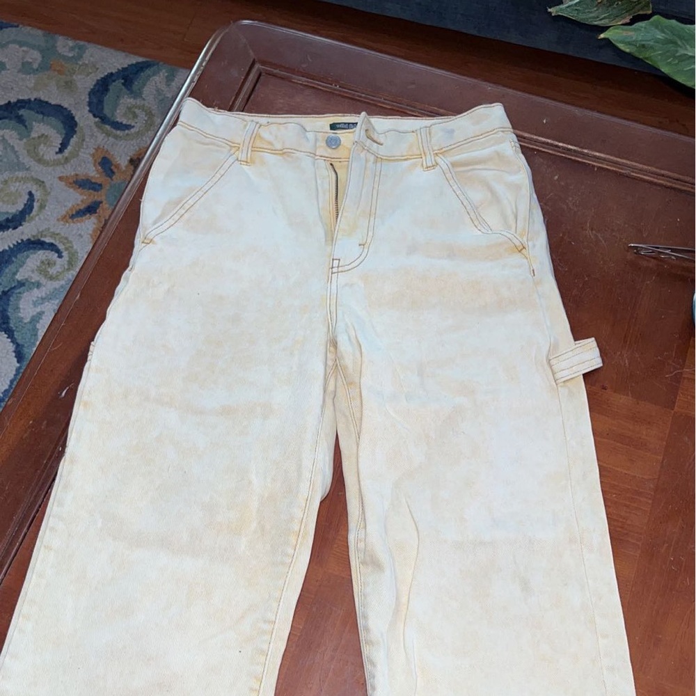 Cargo jeans with pockets on the side